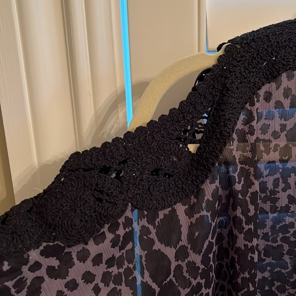 Women’s Guess Blouse - Picture 2 of 5